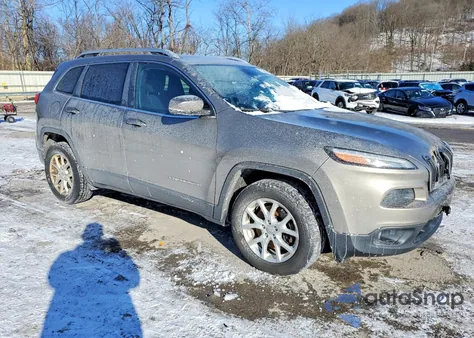 2017 Jeep Cherokee Latitude z USA, uszkodzony, nr VIN 1C4PJMCB3HW529516